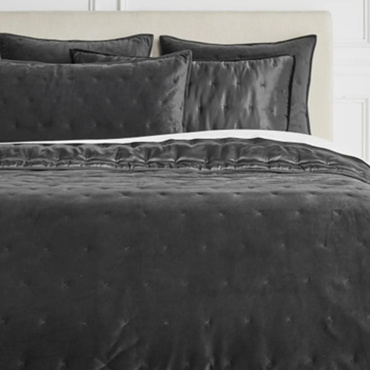 Ayla Reversible Bedding - Black