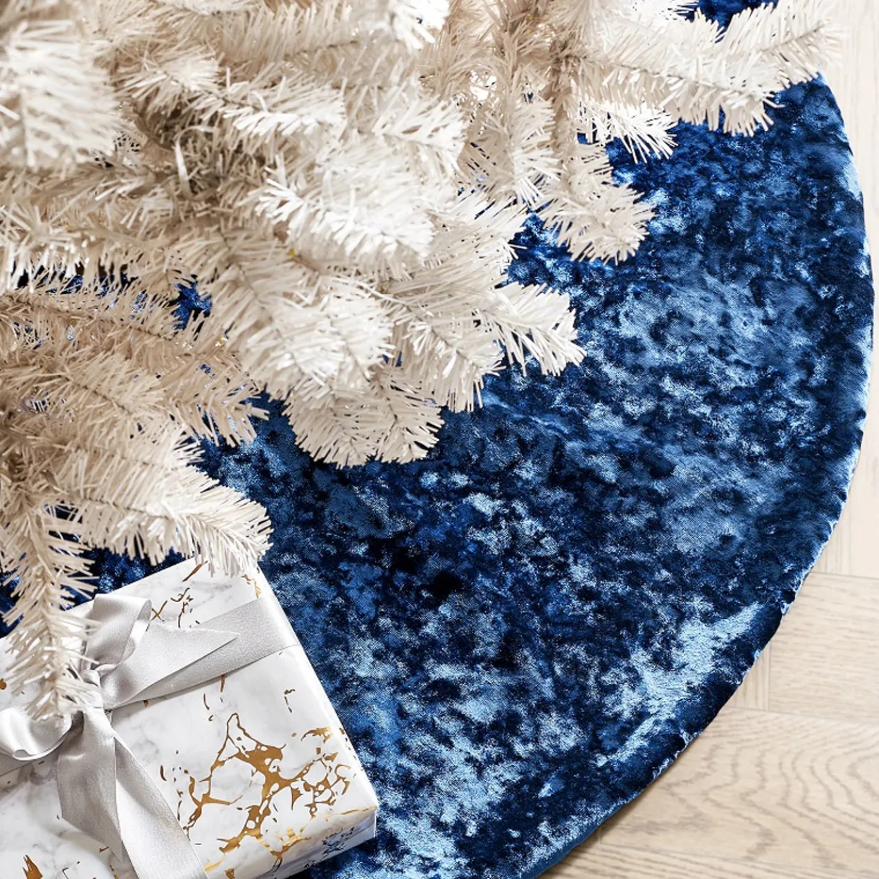 Crushed Velvet Tree Skirt 48" - Sapphrie