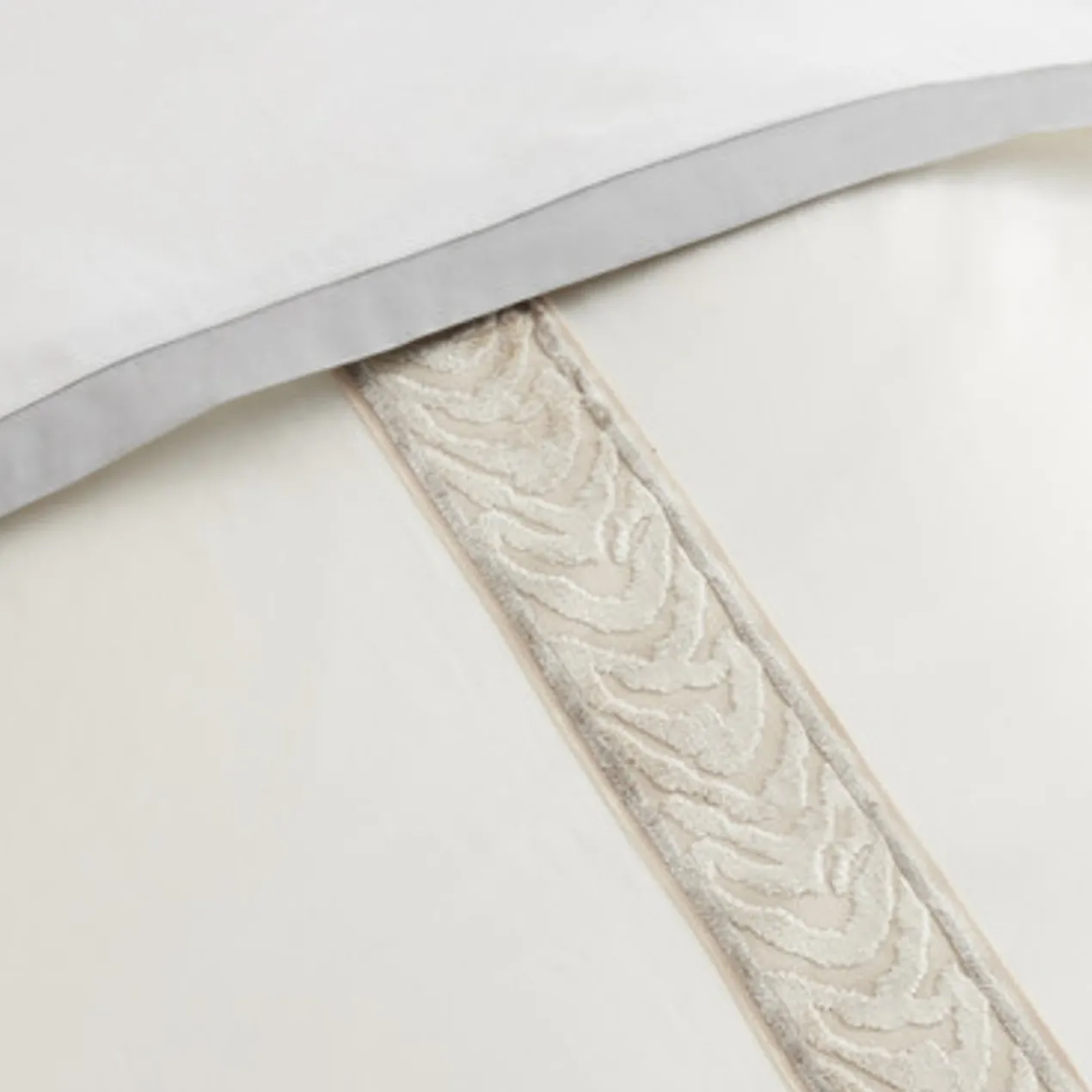 Gianna Frame Bedding - Silver