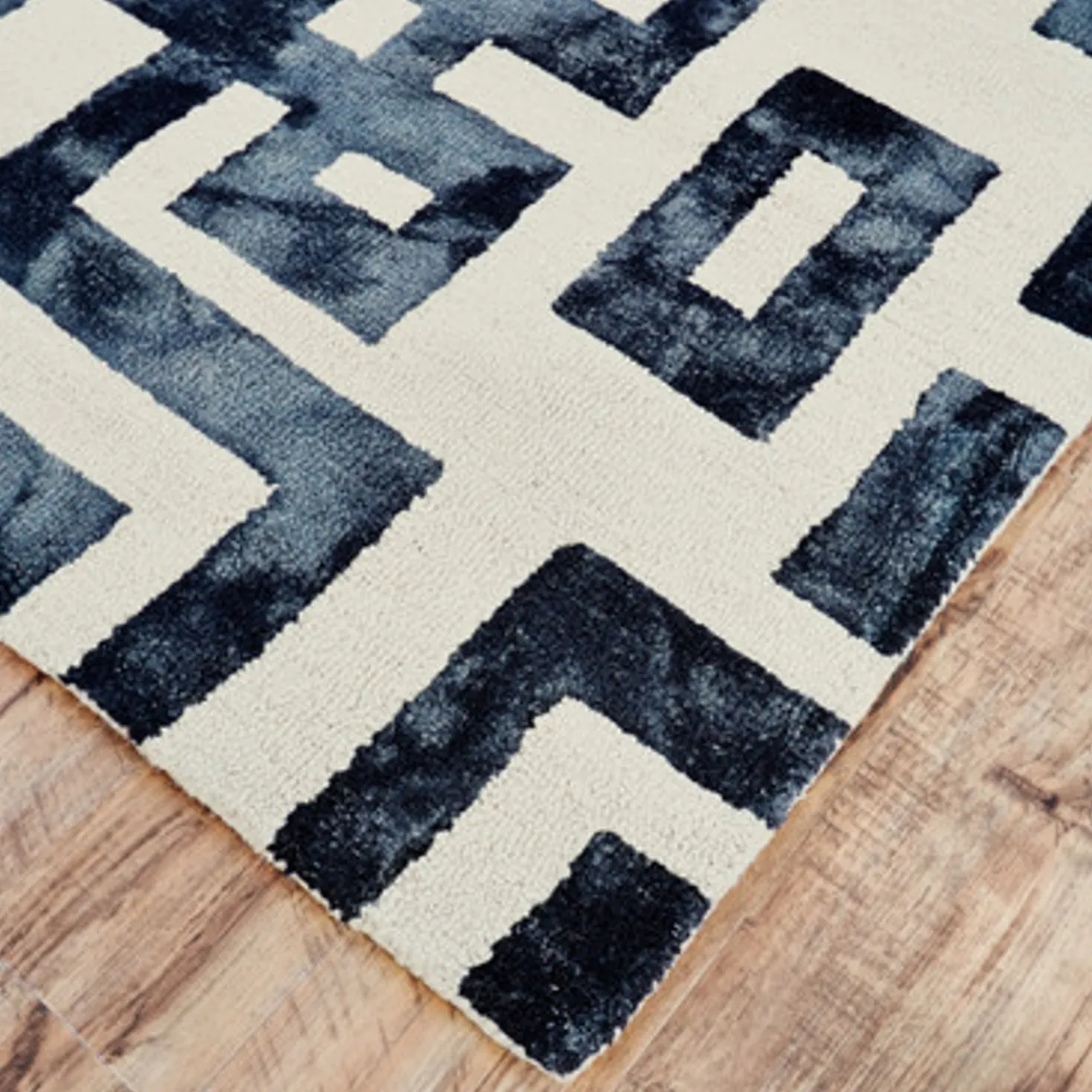 Lauren Rug - Black/Ivory