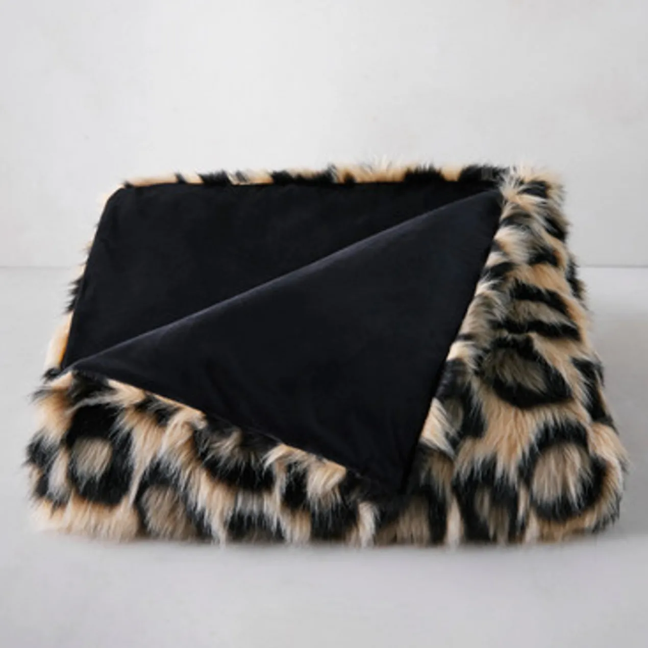 Leopard Oversized Throw - Black