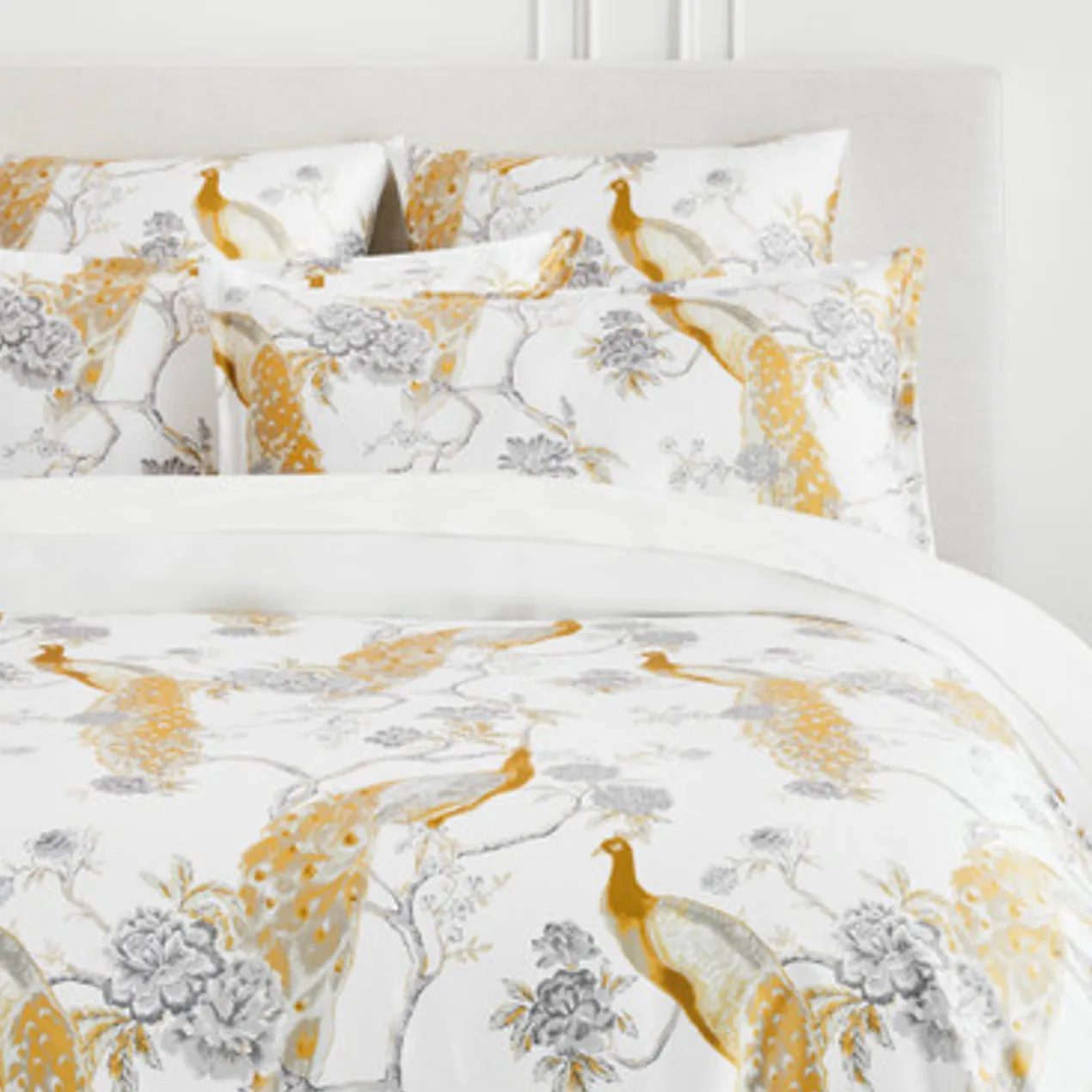 Pavo Bedding - Ivory/Gold