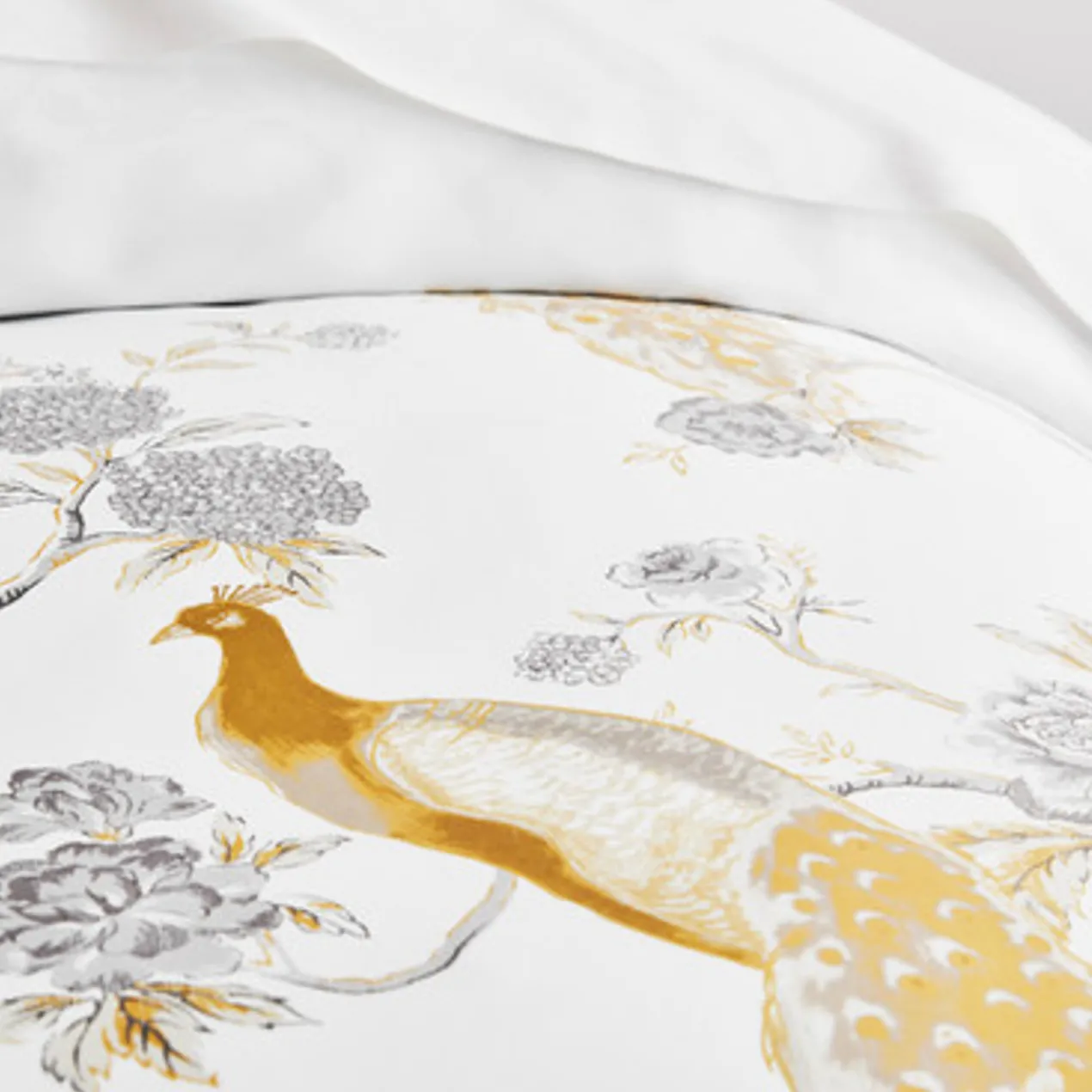 Pavo Bedding - Ivory/Gold