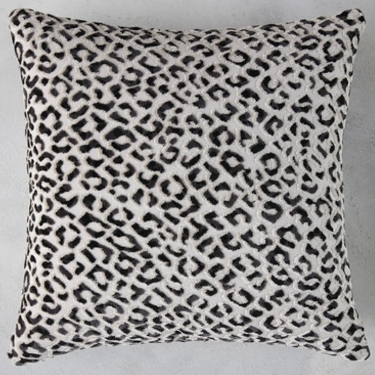 Tess Pillow 22" - Black