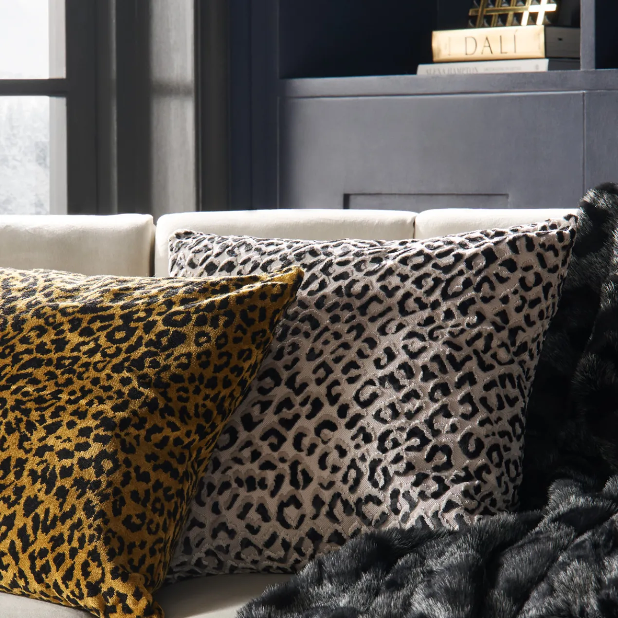 Tess Pillow 22" - Black